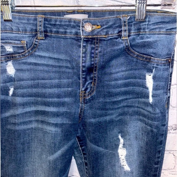 Altar’d State Women’s Distressed Denim Skinny Jeans Medium Wash Sz 9 Low Rise - Picture 2 of 5